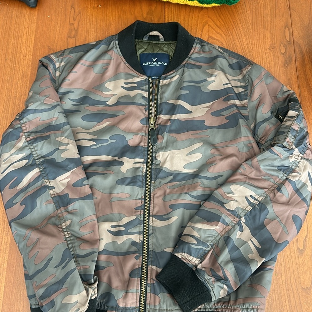 AMERICAN EAGLE unisex camo bomber jacket, sz S